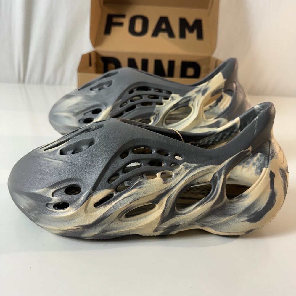Adidas Yeezy Foam RNR MX Moon Grey Mens Size 8 NEW in Box
